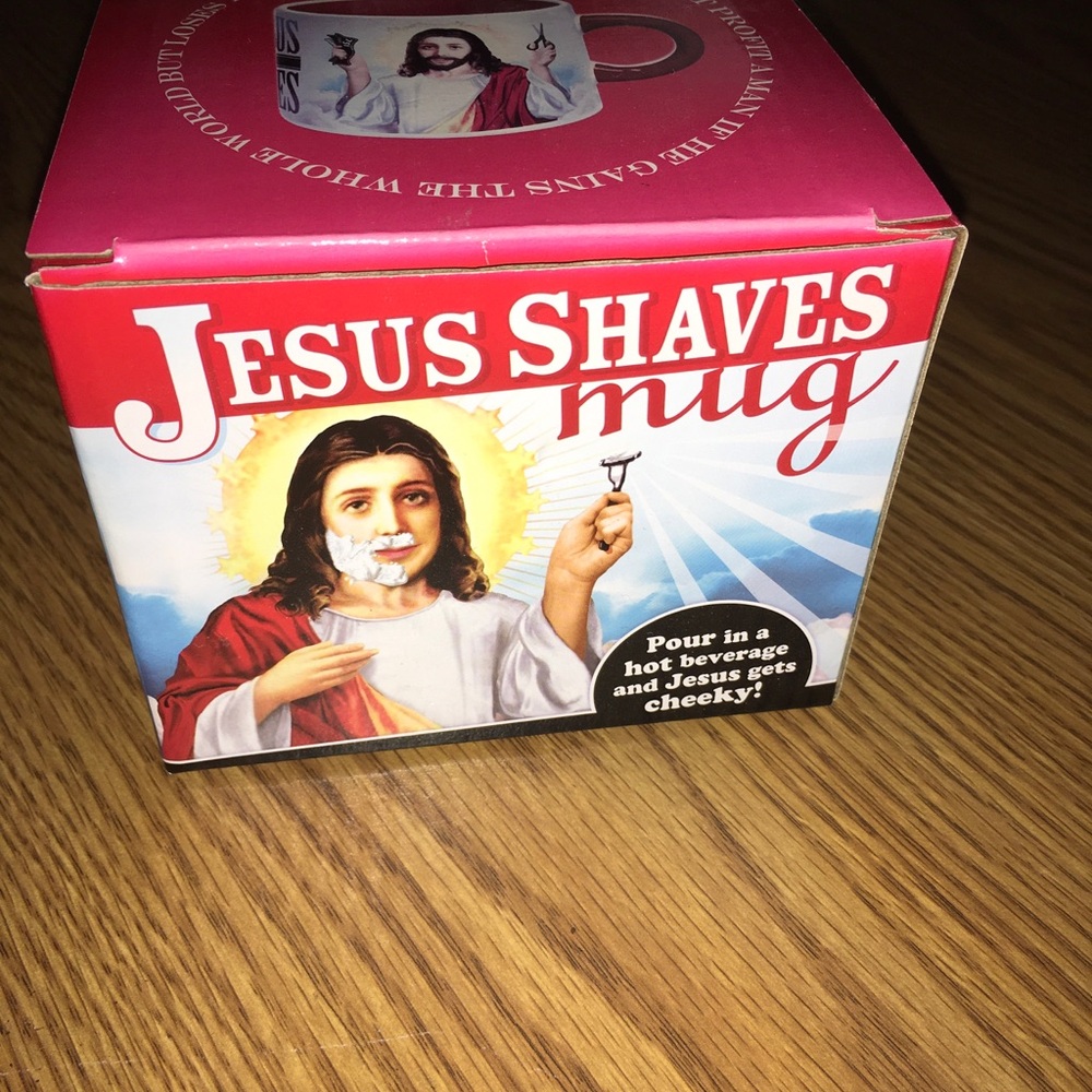 Jesus Shaves Novelty Hot-Change Mug — Red